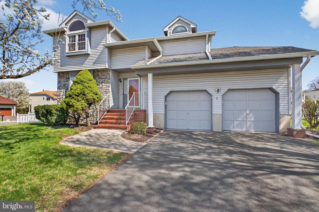 1 FISHER DR, Hillsborough, NJ 08844