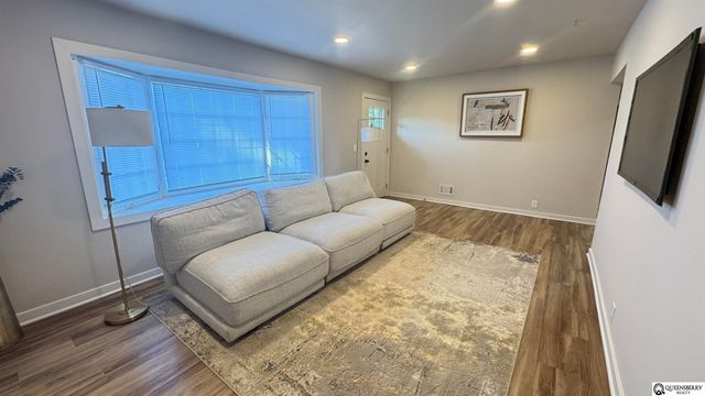 8713 Izard Street, Omaha, NE 68114