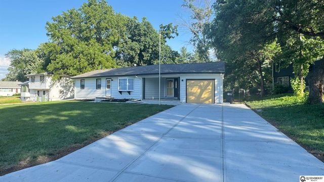 8713 Izard Street, Omaha, NE 68114