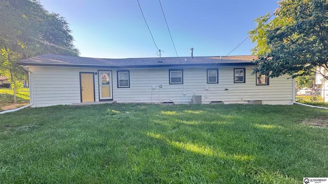 8713 Izard Street, Omaha, NE 68114