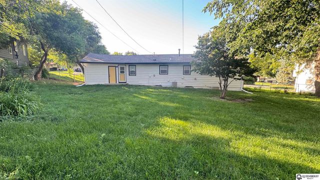 8713 Izard Street, Omaha, NE 68114
