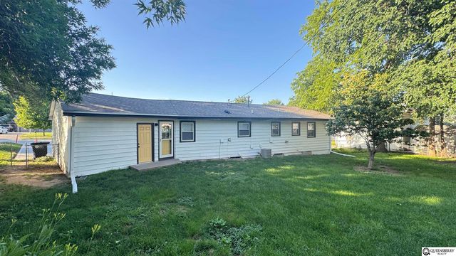 8713 Izard Street, Omaha, NE 68114