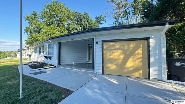 8713 Izard Street, Omaha, NE 68114