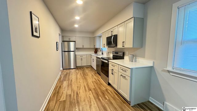 8713 Izard Street, Omaha, NE 68114