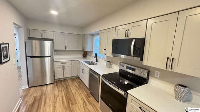 8713 Izard Street, Omaha, NE 68114