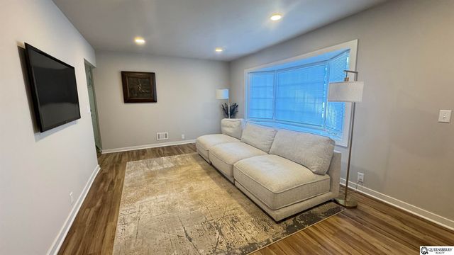 8713 Izard Street, Omaha, NE 68114