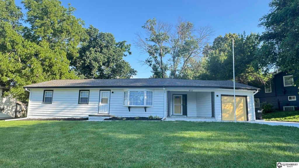 8713 Izard Street, Omaha, NE 68114