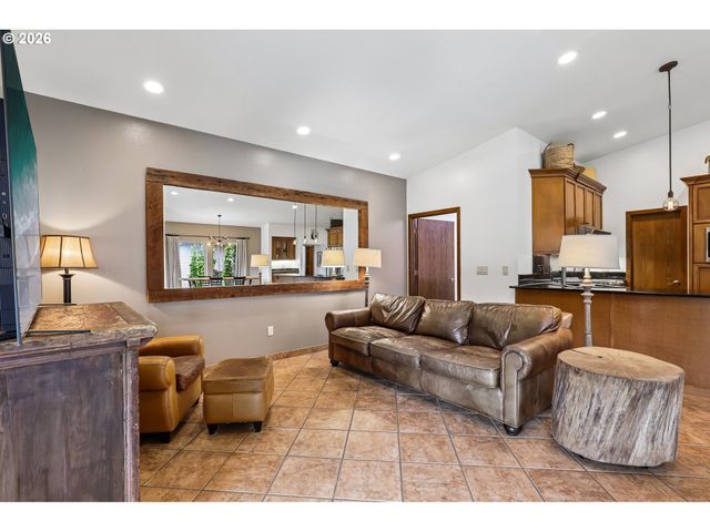 873 MOUNTAIN VIEW Rd, Kalama, WA 98625