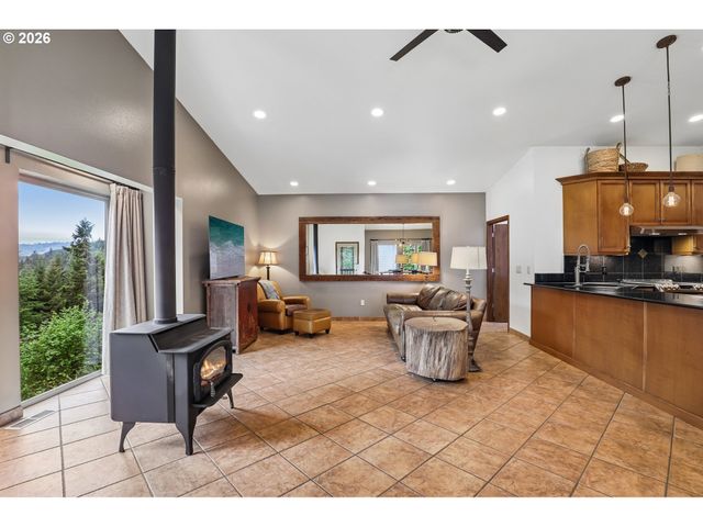 873 MOUNTAIN VIEW Rd, Kalama, WA 98625