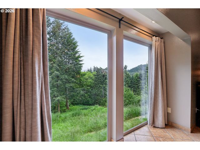 873 MOUNTAIN VIEW Rd, Kalama, WA 98625