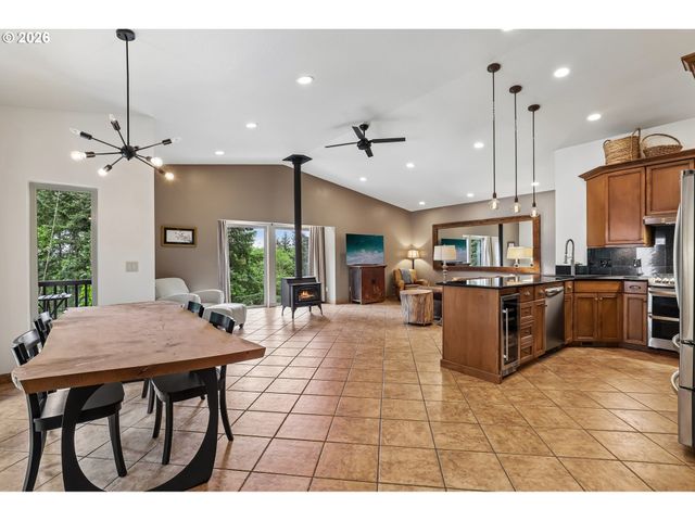 873 MOUNTAIN VIEW Rd, Kalama, WA 98625