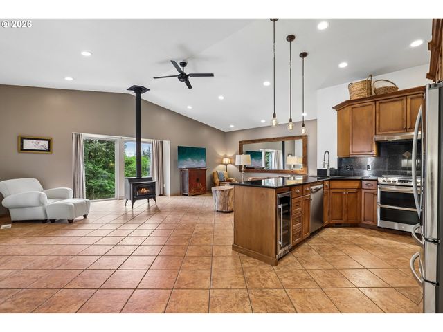 873 MOUNTAIN VIEW Rd, Kalama, WA 98625