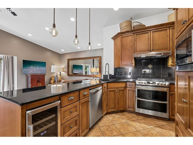 873 MOUNTAIN VIEW Rd, Kalama, WA 98625
