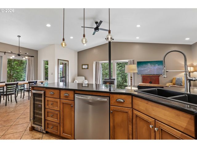 873 MOUNTAIN VIEW Rd, Kalama, WA 98625