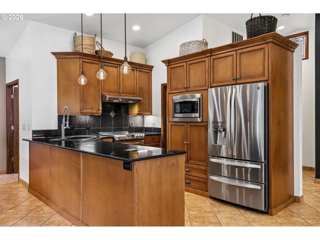 873 MOUNTAIN VIEW Rd, Kalama, WA 98625