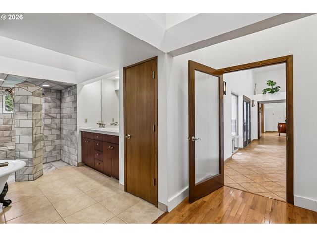 873 MOUNTAIN VIEW Rd, Kalama, WA 98625