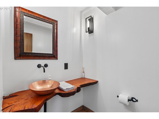 873 MOUNTAIN VIEW Rd, Kalama, WA 98625