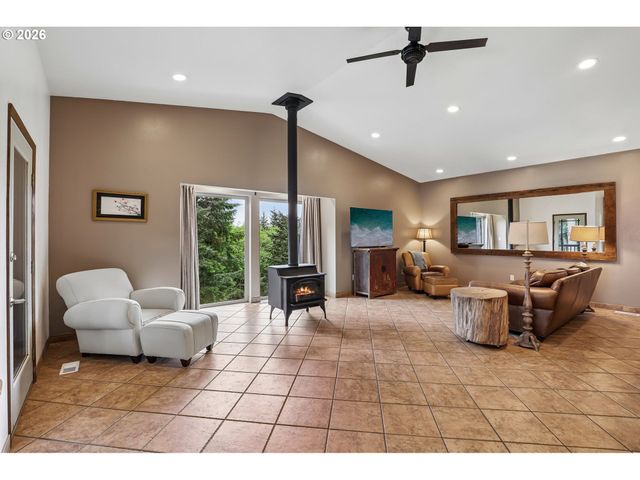 873 MOUNTAIN VIEW Rd, Kalama, WA 98625