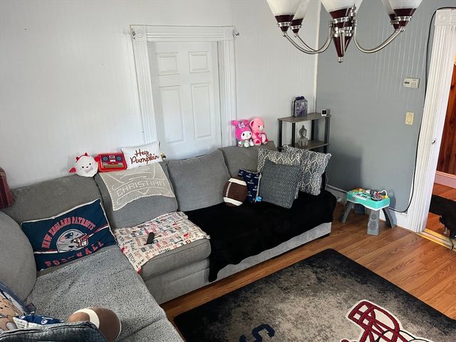 7 Goldsmith Ct, Methuen, MA 01844