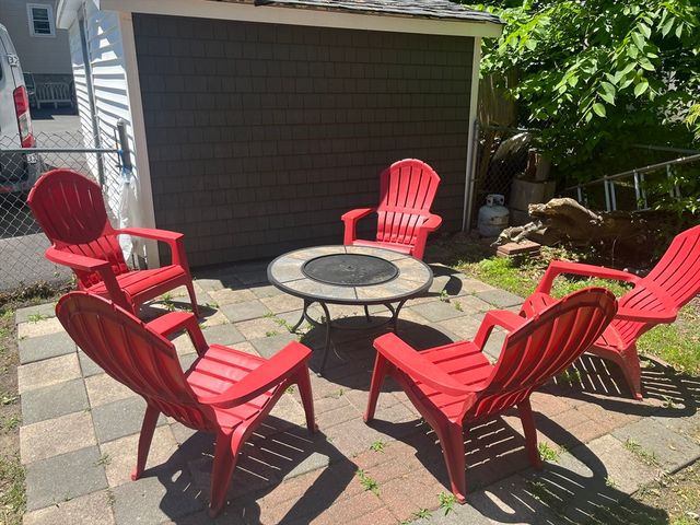 7 Goldsmith Ct, Methuen, MA 01844