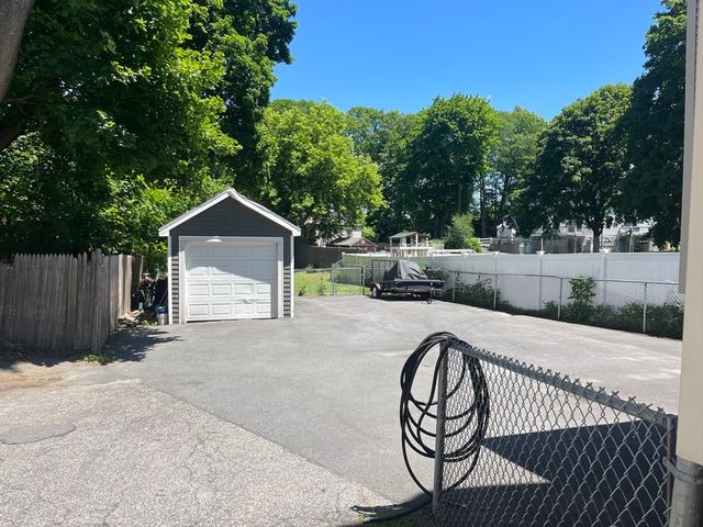7 Goldsmith Ct, Methuen, MA 01844