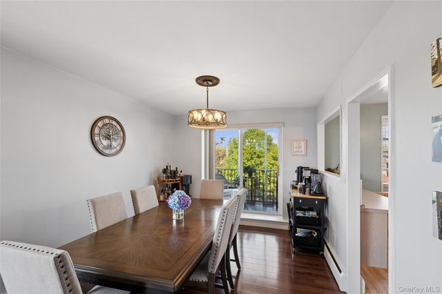 101 Lincoln Avenue 4h, Mineola, NY 11501