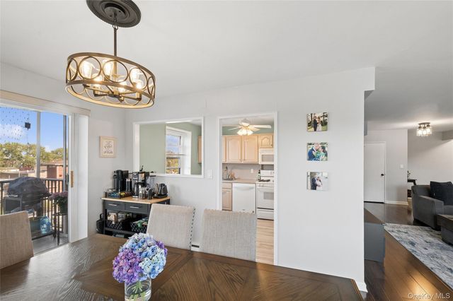 101 Lincoln Avenue 4h, Mineola, NY 11501