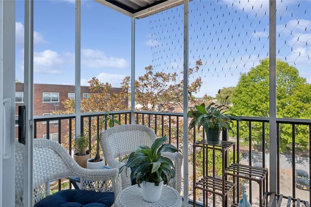 101 Lincoln Avenue 4h, Mineola, NY 11501