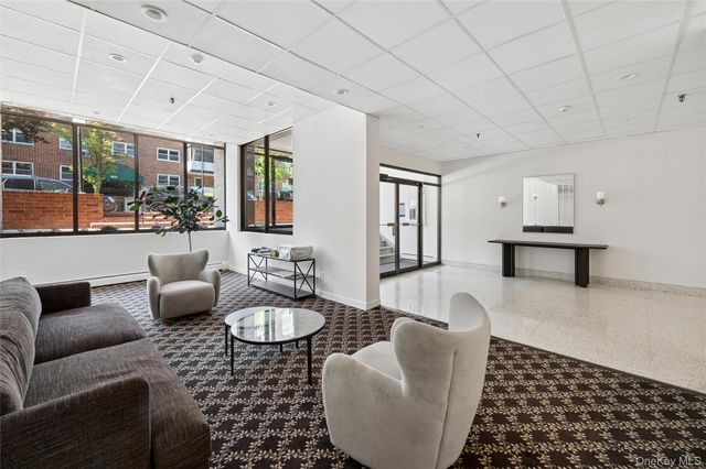 101 Lincoln Avenue 4h, Mineola, NY 11501