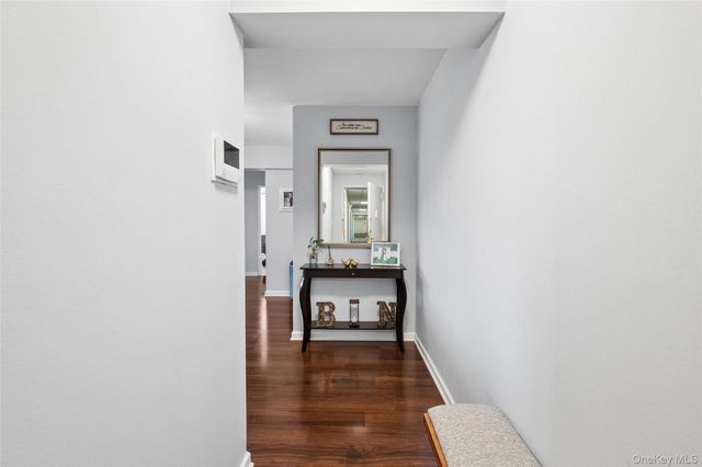 101 Lincoln Avenue 4h, Mineola, NY 11501