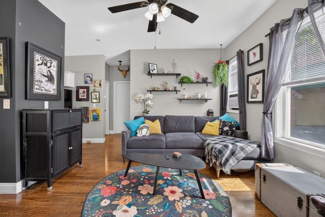131 Derby St 1R, Salem, MA 01970