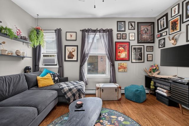 131 Derby St 1R, Salem, MA 01970