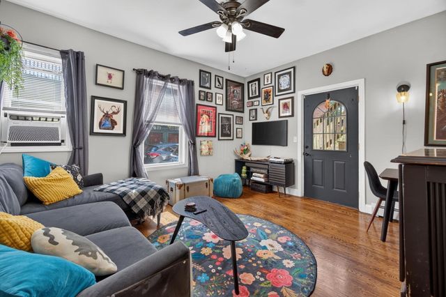 131 Derby St 1R, Salem, MA 01970