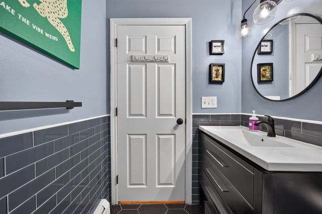 131 Derby St 1R, Salem, MA 01970