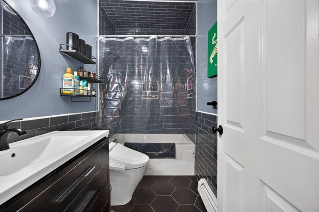 131 Derby St 1R, Salem, MA 01970