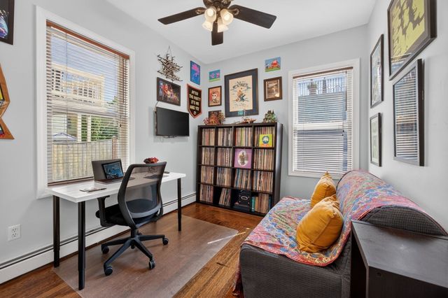 131 Derby St 1R, Salem, MA 01970