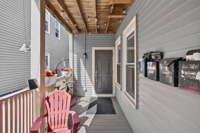 131 Derby St 1R, Salem, MA 01970