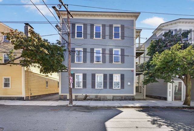 131 Derby St 1R, Salem, MA 01970
