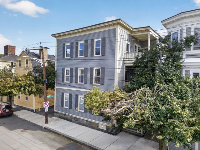 131 Derby St 1R, Salem, MA 01970
