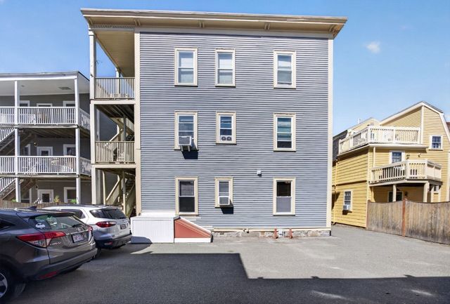 131 Derby St 1R, Salem, MA 01970