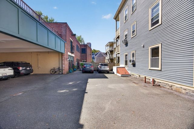 131 Derby St 1R, Salem, MA 01970