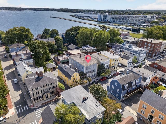 131 Derby St 1R, Salem, MA 01970