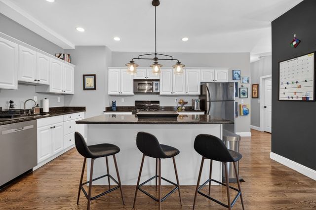 131 Derby St 1R, Salem, MA 01970