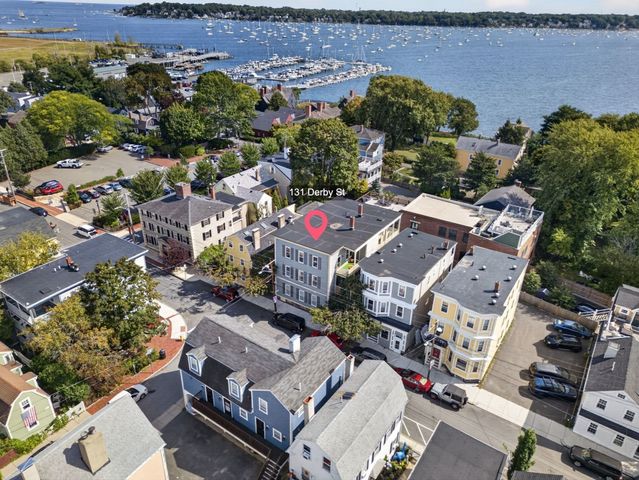 131 Derby St 1R, Salem, MA 01970