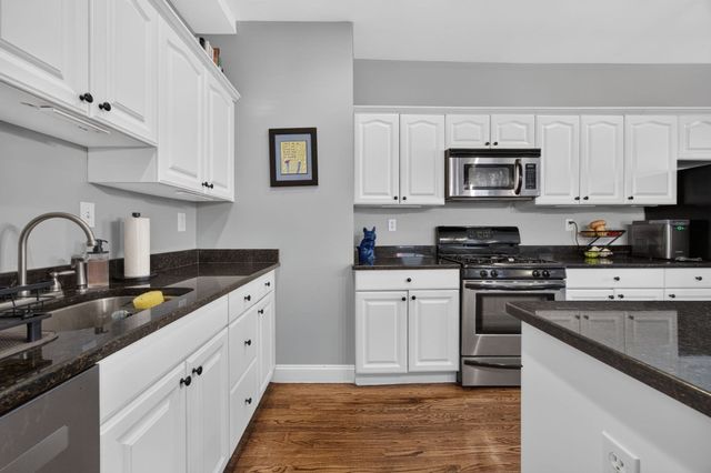 131 Derby St 1R, Salem, MA 01970