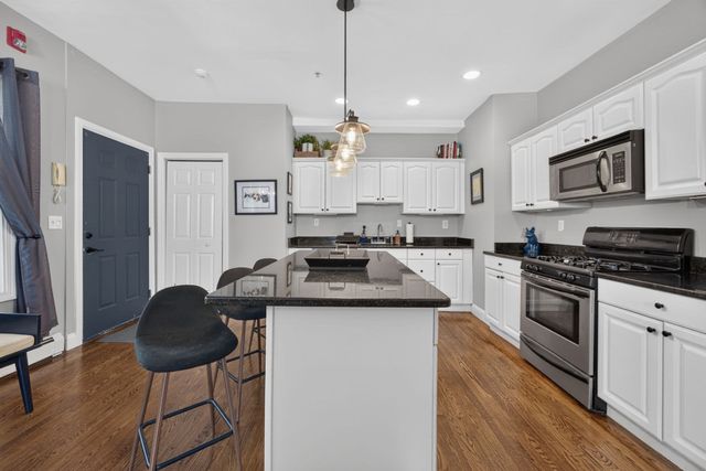 131 Derby St 1R, Salem, MA 01970