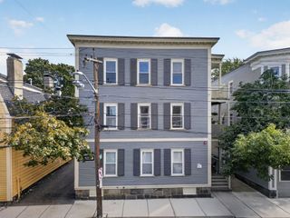 131 Derby St 1R, Salem, MA 01970