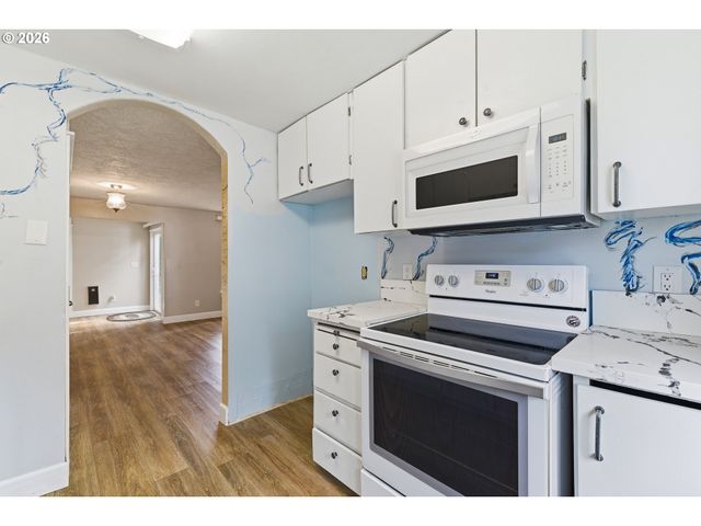 17840 WOLF Dr, Sandy, OR 97055