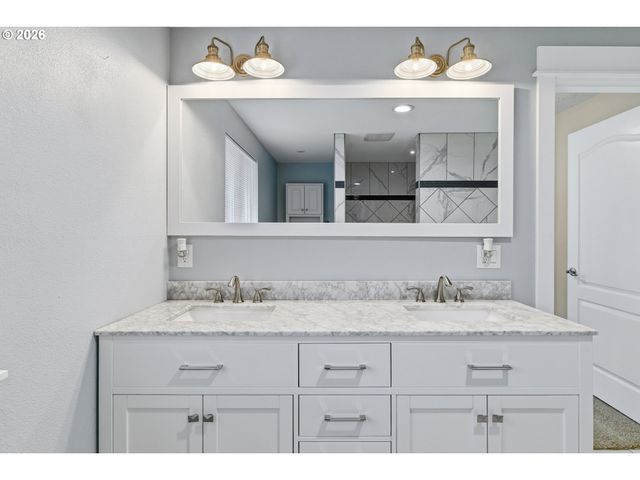 17840 WOLF Dr, Sandy, OR 97055