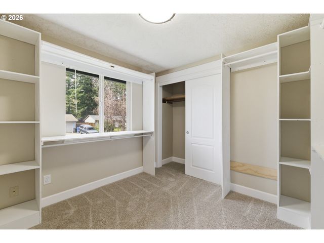 17840 WOLF Dr, Sandy, OR 97055